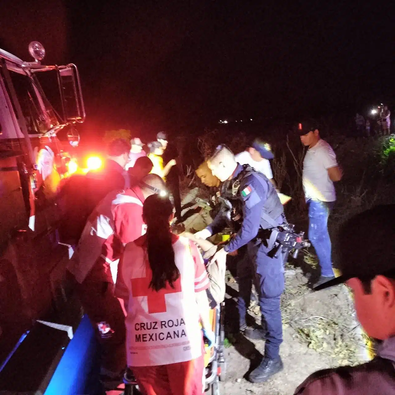 Policías y Cruz Roja Angostura