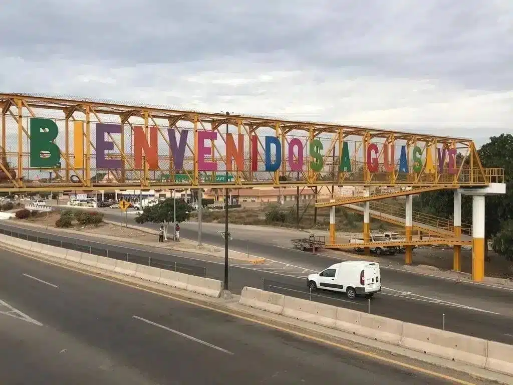 Puente de bienvenida a Guasave.