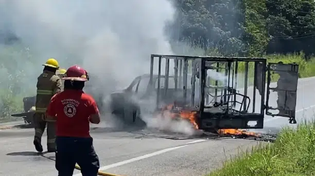 VIDEO: Reportan quema de vehículos y tiendas de autoservicio en Villahermosa, Tabasco