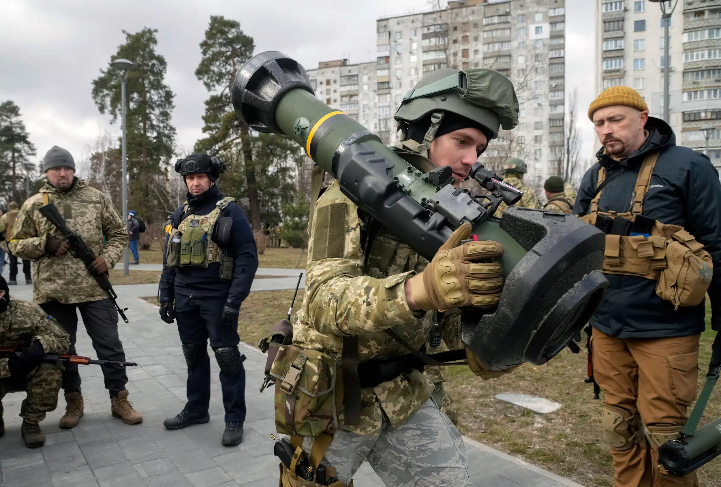 Reforzará EU sanciones contra quienes suministren armas a Rusia