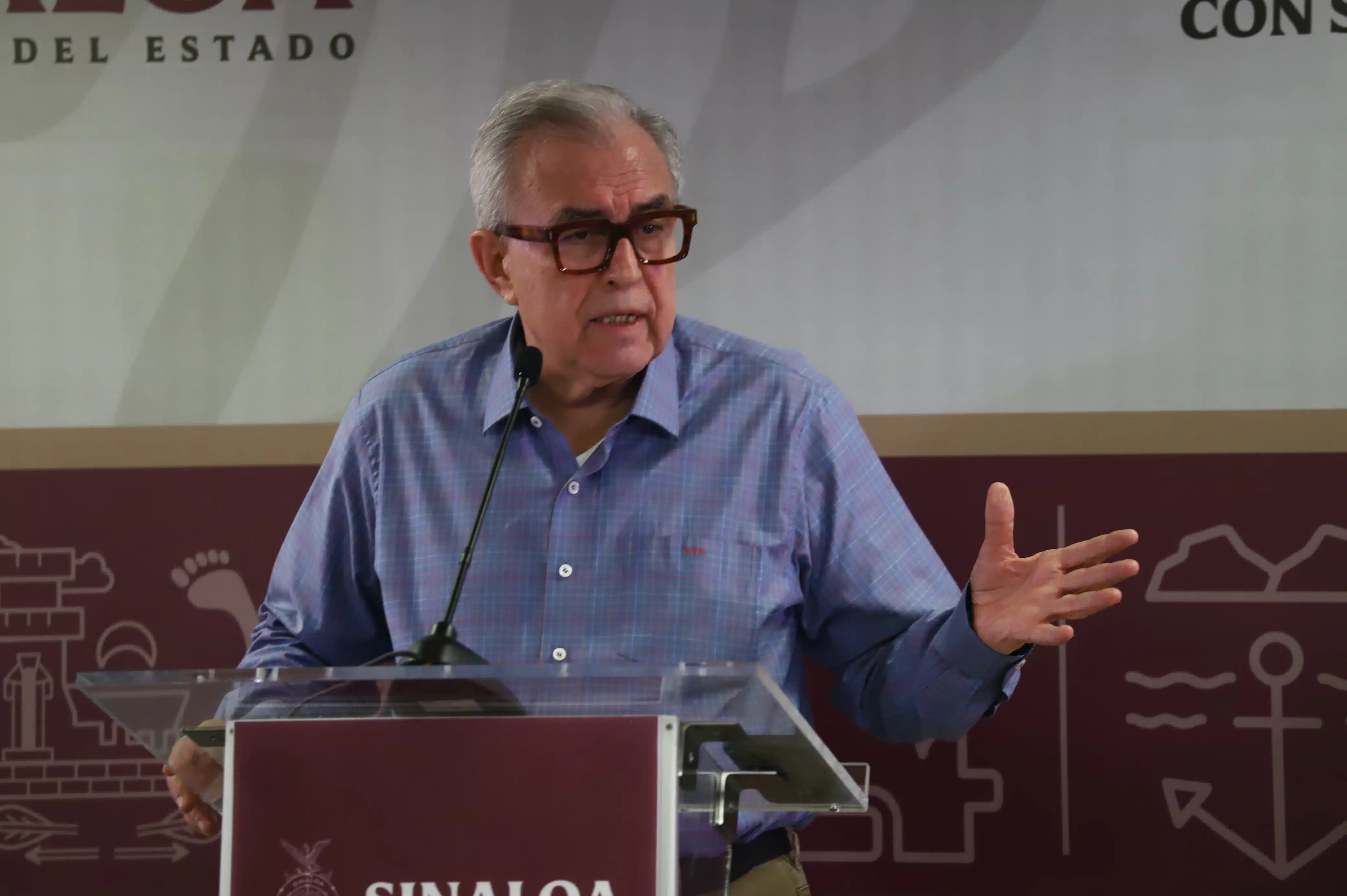 El gobernador de Sinaloa, Rubén Rocha Moya, en su conferencia semanera