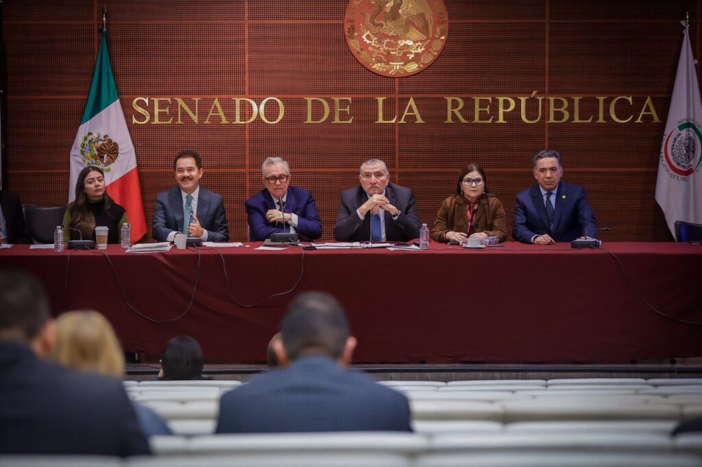 Rocha Moya se reúne con senadores de la 4T