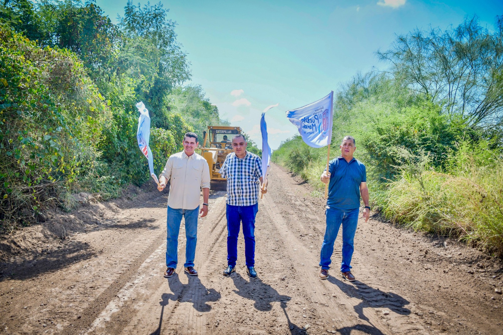 Inicio de la rehabilitación de caminos rurales en Salvador Alvarado.