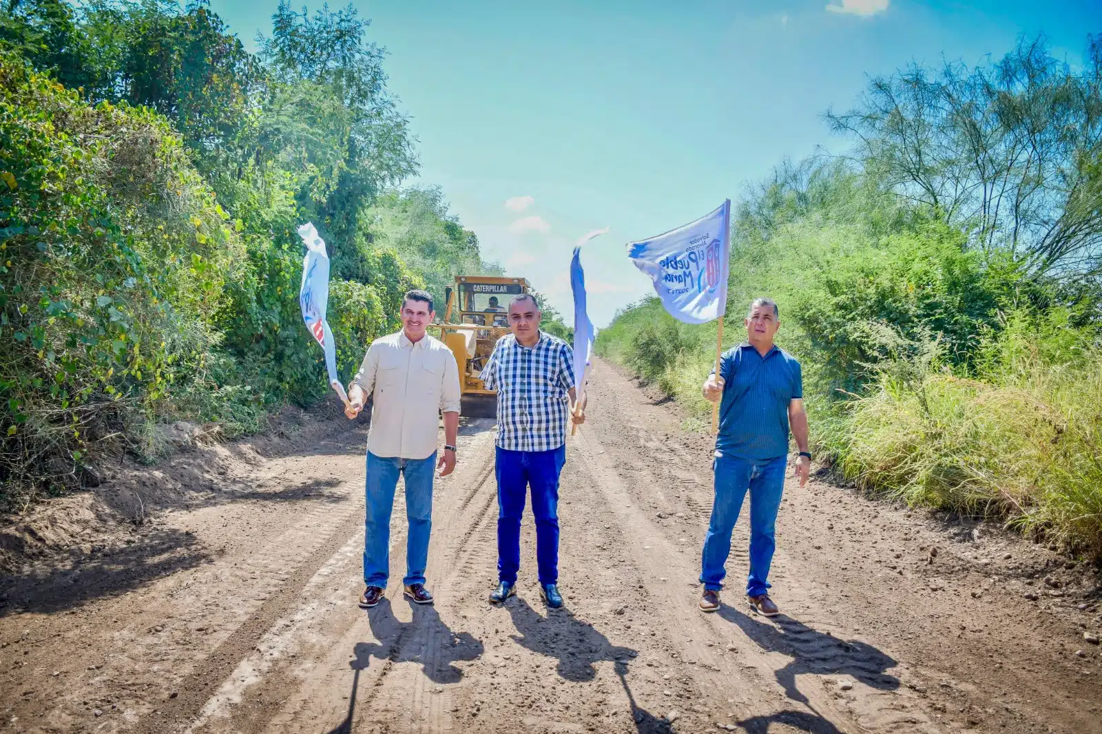 Inicio de la rehabilitación de caminos rurales en Salvador Alvarado.