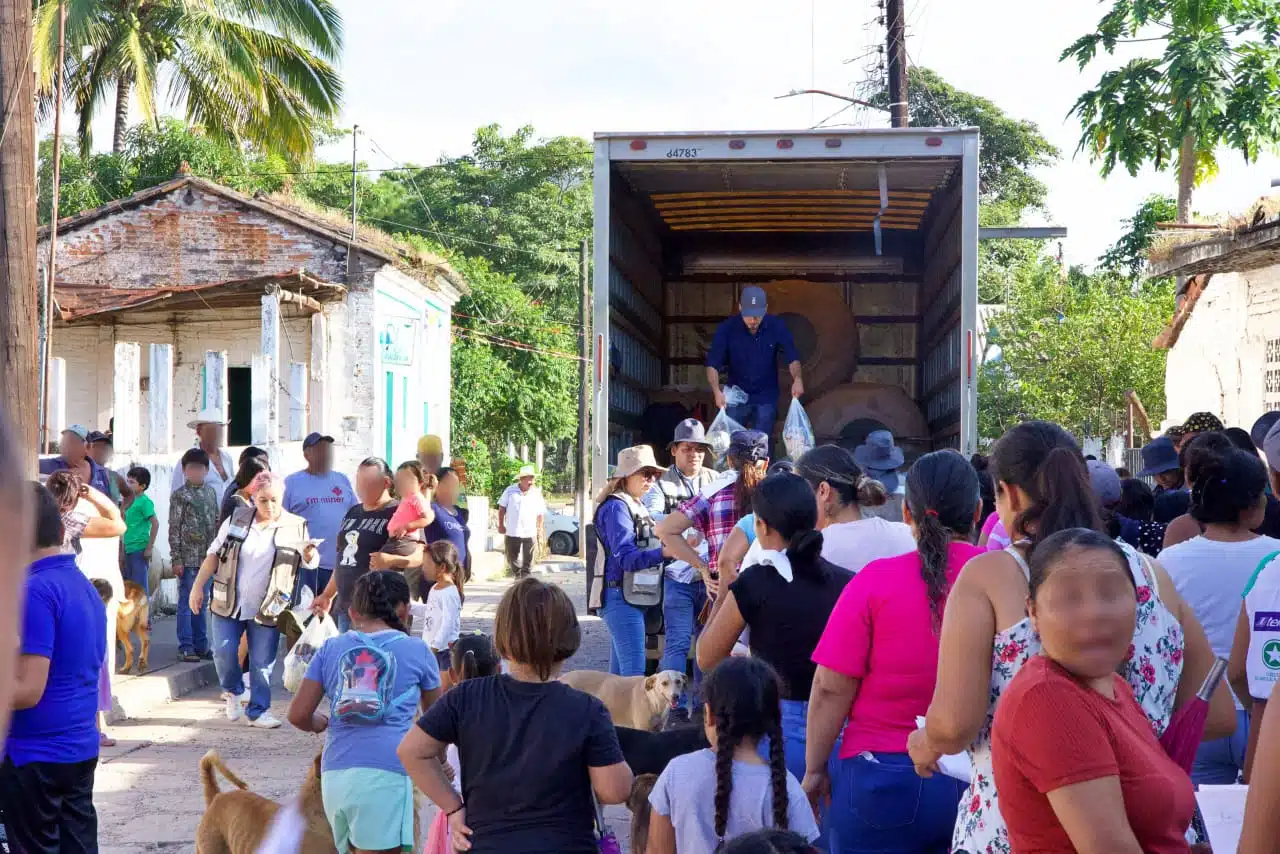 Sebides entrega más de 17 mil apoyos a familias desplazadas y afectados Ileana