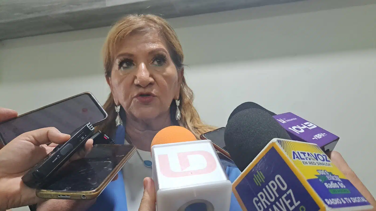 Tere Guerra habla con la prensa de Sinaloa