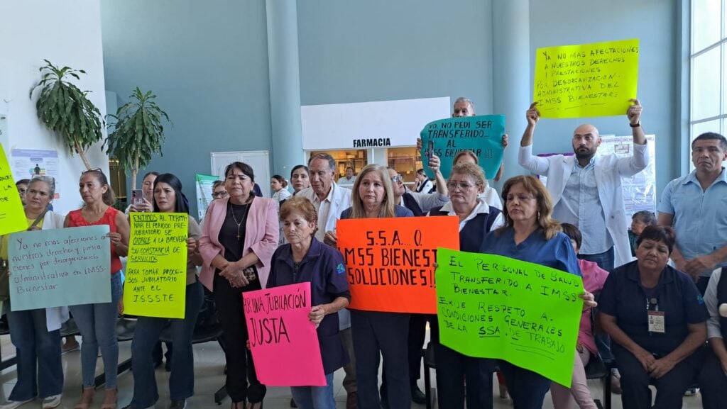 Trabajadores de Salud protestan contra el IMSS-Bienestar en Los Mochis