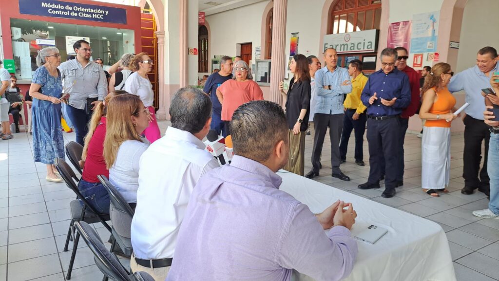 Trabajadores del Hospital Civil exigen aumento salarial