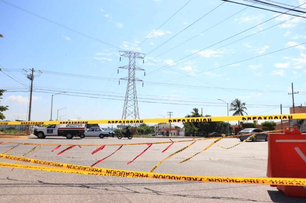 Vecinos de la Jaripillo bloquean la avenida de Las Torres en Mazatlán