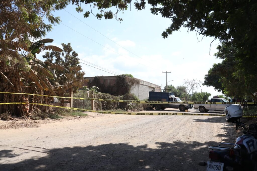 Vecinos de la Jaripillo bloquean la avenida de Las Torres en Mazatlán