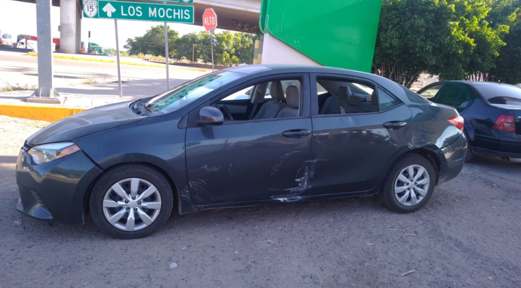 Colisión entre vehículo y motocicleta deja como saldo a persona herida, en Guasave