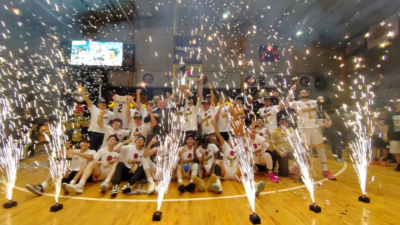 El guasavense Alexis Cervantes fue galardonado con el premio al jugador más destacado de la Serie Final