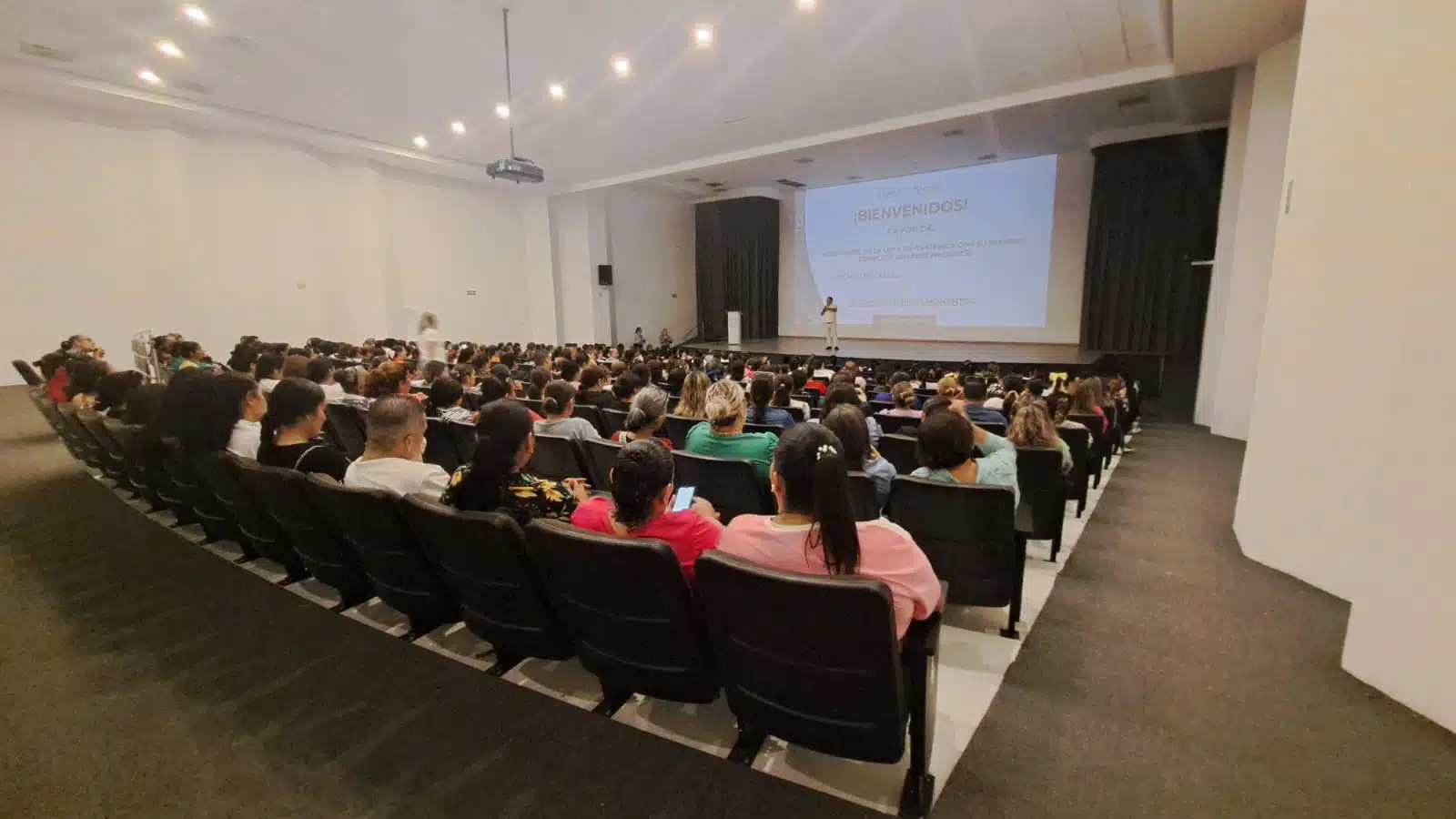 La iniciativa busca garantizar prácticas seguras en la preparación de alimentos en las unidades de consumo escolar