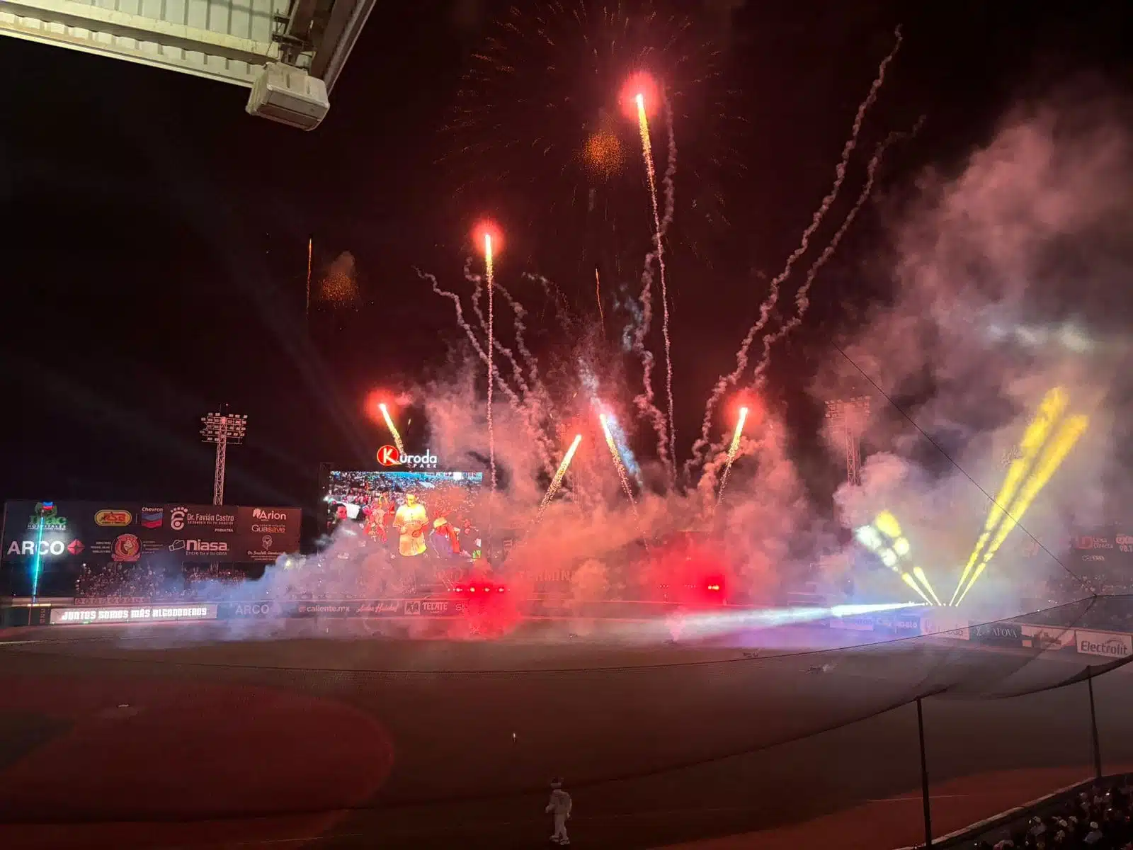 Con show de luces y pirotecnia inició la edición 2024-25 de la Liga Mexicana del Pacífico en Guasave