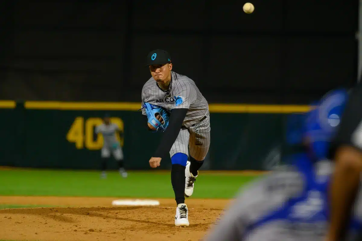 Saúl Vázquez abrió y ganó el juego por los Yaquis