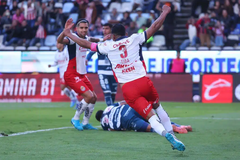 El guasavense Gilberto Sepúlveda celebra su gol ante Pachuca