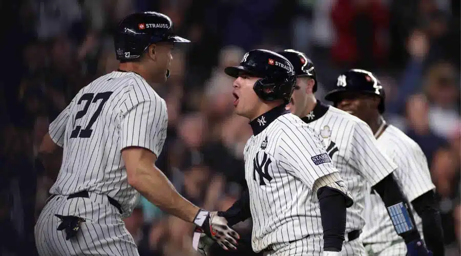 Giancarlo Stanton, Aaron Judge y Jazz Chisholm festejan el grand slam de Anthony Volpe en Serie Mundial 2024