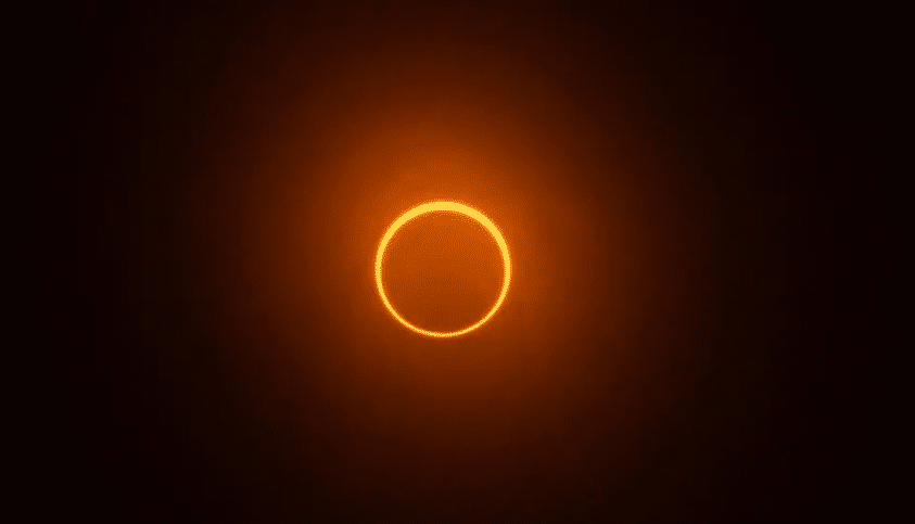 Anillo de fuego durante un eclipse solar