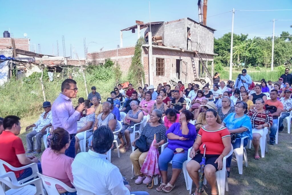 vecinos de la Presas del Valle recibieron este viernes la electrificación de su colonia