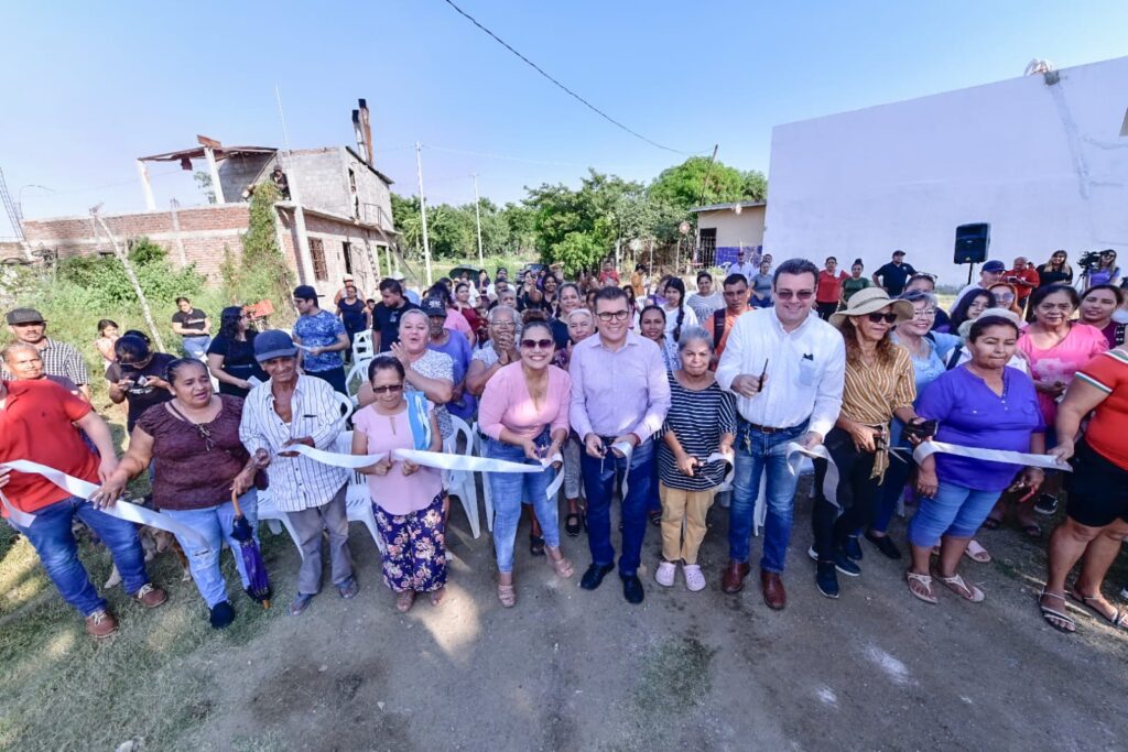 vecinos de la Presas del Valle recibieron este viernes la electrificación de su colonia