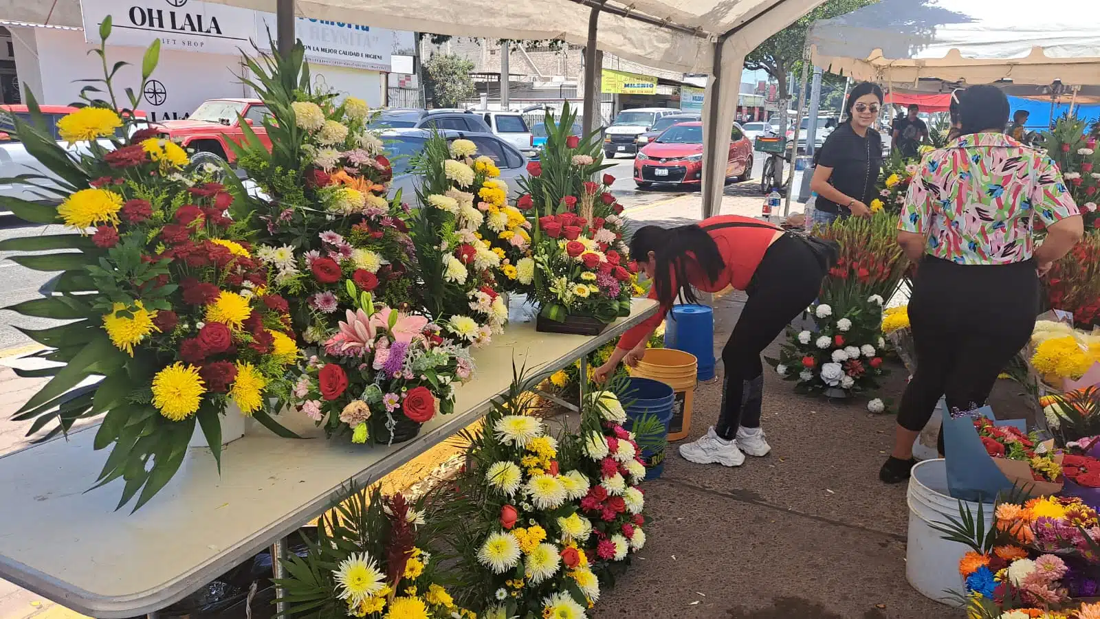 Venta de flores en Guasave por Día de Muertos