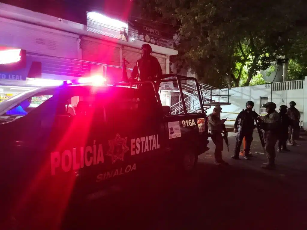 Policía Estatal en zoan donde ocurrió asesinato de hombre