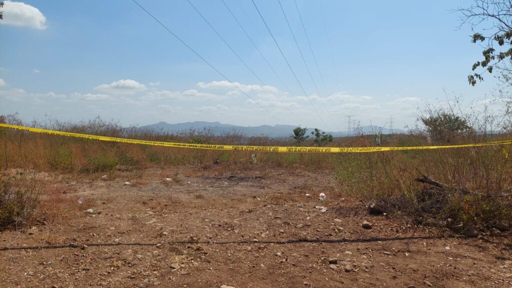 Cinta amarilla delimitando zona 