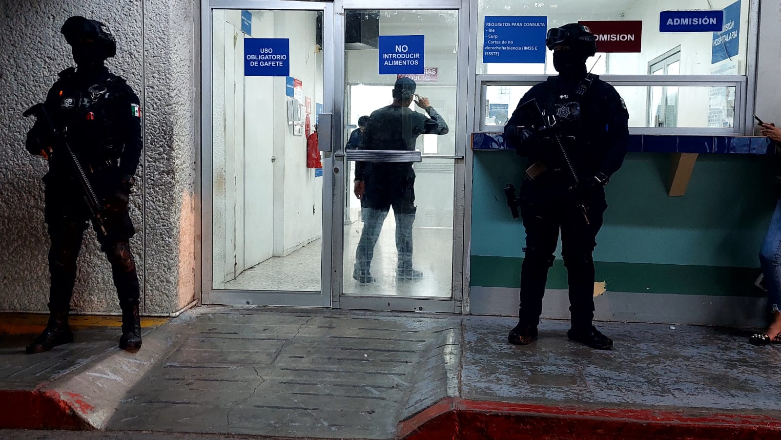 Elementos de la FGE en Hospital General de Culiacán