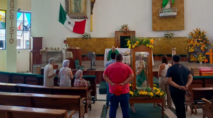 Desde hace más de 5 años, el vecino Villa Unión acude a pie al templo del santo de las causas difíciles en Sábalo Country, Mazatlán, para agradecer los favores cumplidos