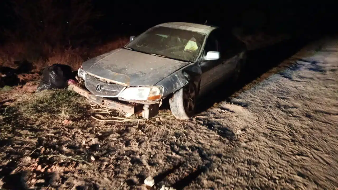 ACCIDENTE GUASAVE 300 SOBRE LA 15 CANAL DE RIEGO (2)