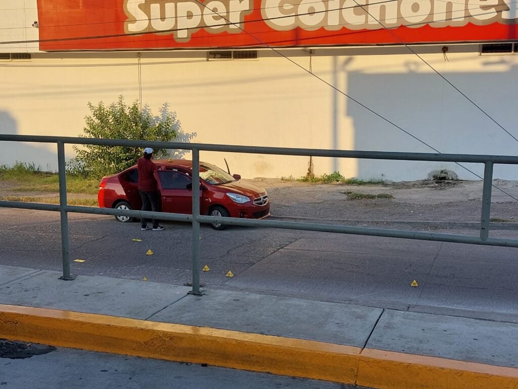 Encuentran vehículo baleado