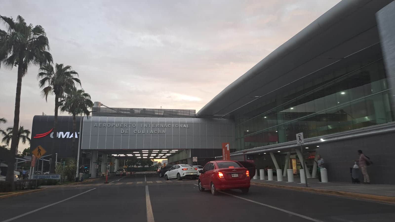 Aeropuerto Culiacán opera con normalidad, descartan rumores