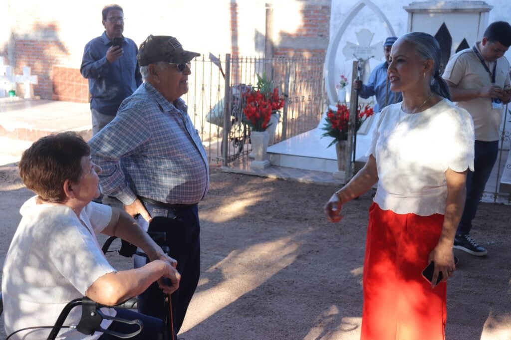 Alcaldesa de Salvador Alvarado destaca la preparación y limpieza en panteones