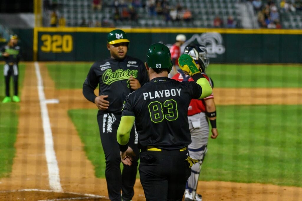 Anota carrera Yasmany Tomás en juego contra los Charros de Jalisco