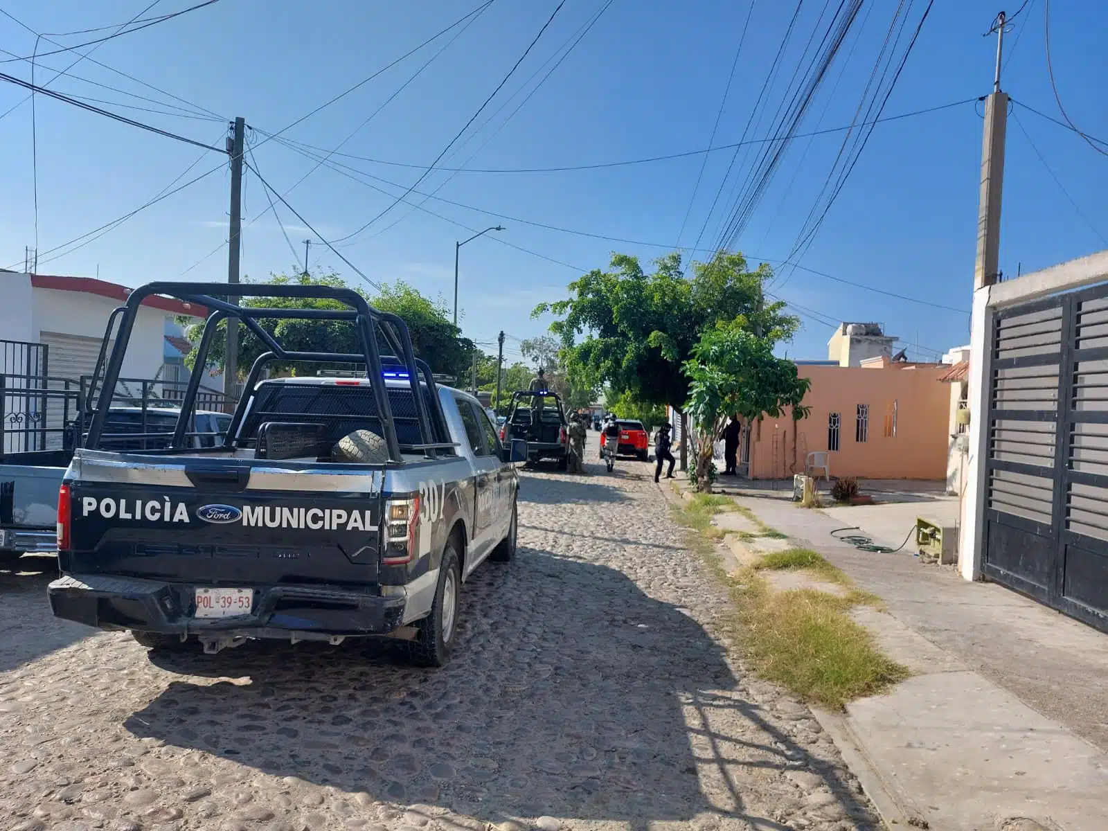 Armados irrumpen viviendas en Mazatlán