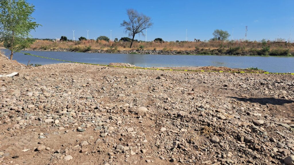 Asesinado y encadenado de los pies hallan a un hombre en el río Tamazula, al norte de Culiacán