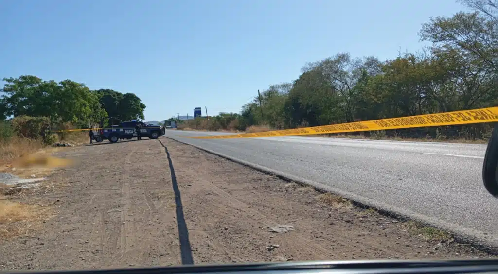 Zona acordonada donde fueron encontrados dos hombres asesinados frente al panteón de El Carrizalejo.