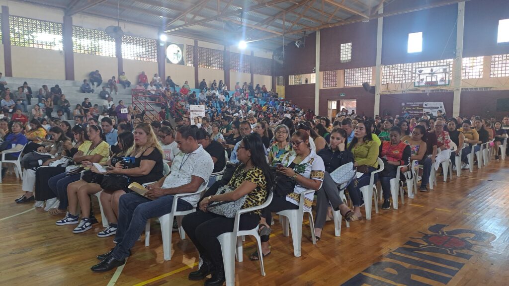 Asamblea informativa sobre beca Rita Cetina en Mazatlán.