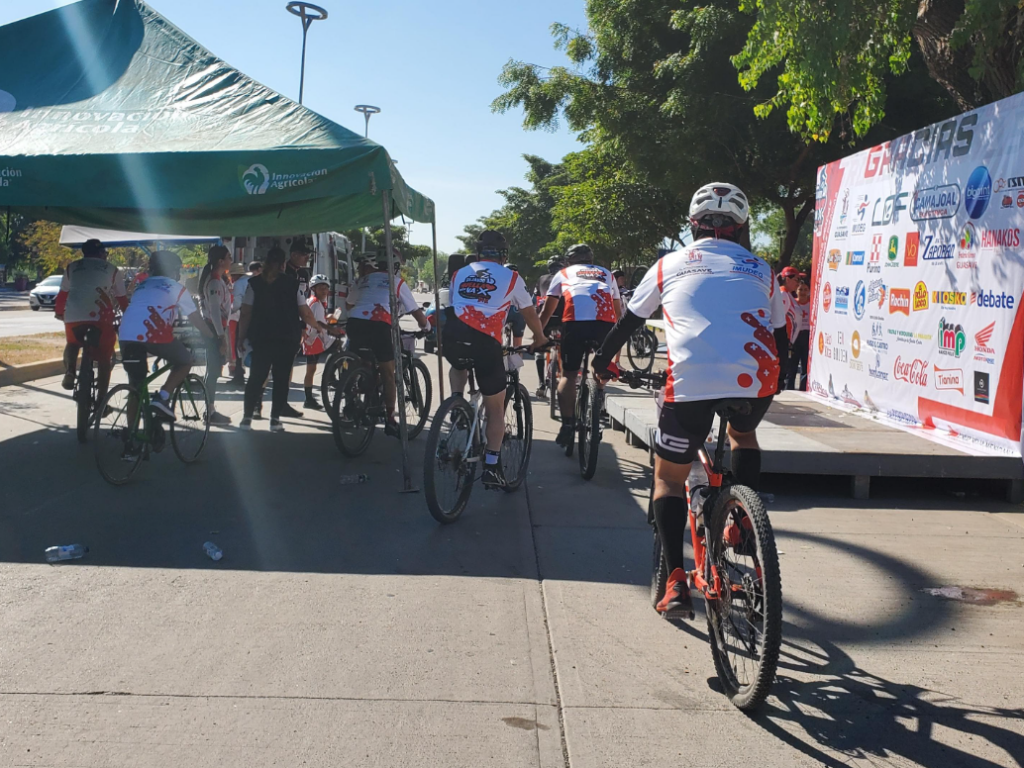 Un éxito el bicipaseo a favor de Cruz Roja Guasave; alrededor de 350 personas salieron a rodar