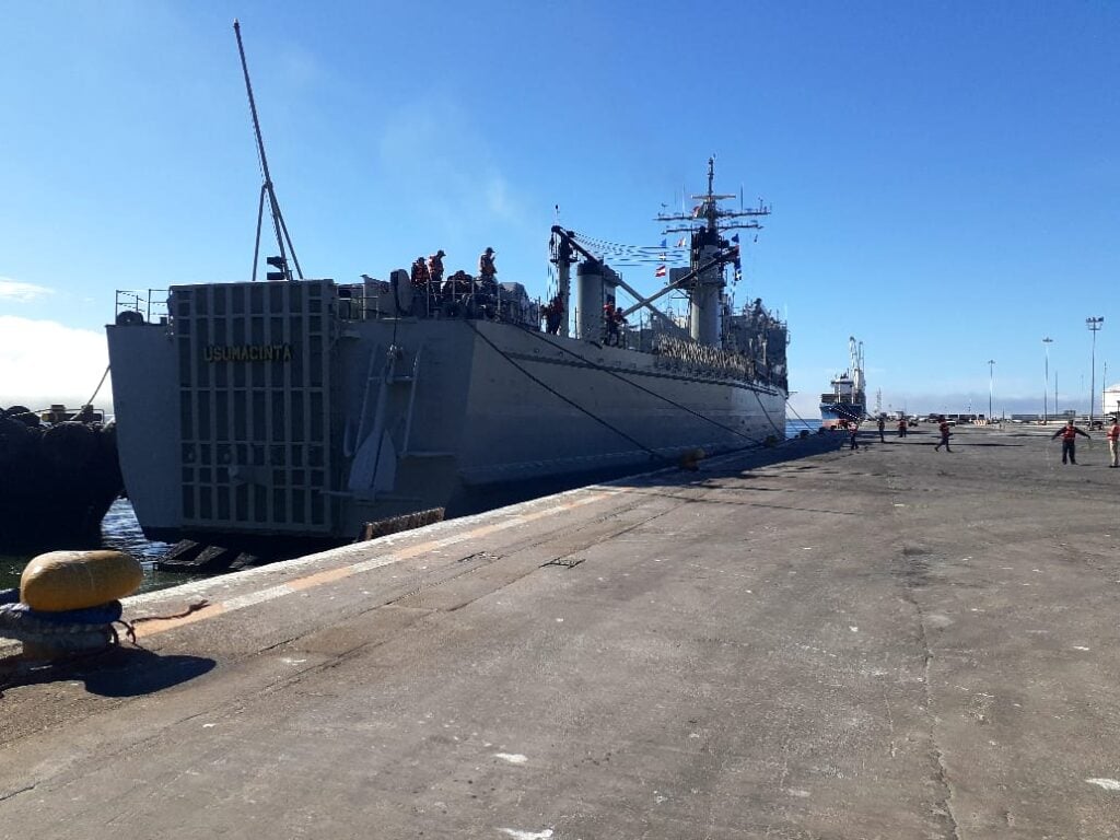 El buque ARM Usumacinta arriba al puerto de Topolobampo