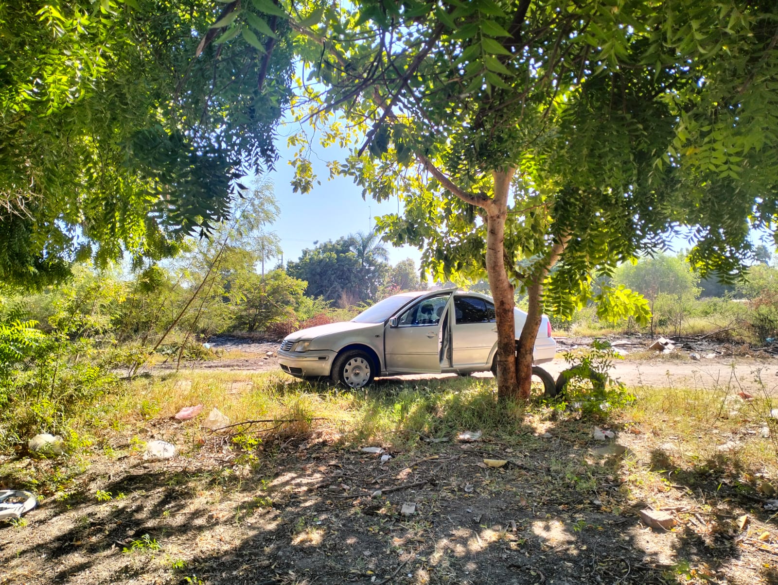 CARRO LEVANTADO LOS MOCHIS MENOR SUSTRAÍDO