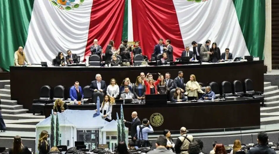 Diputados aprueban en lo particular la extinción de autónomos y turnan la iniciativa al Senado