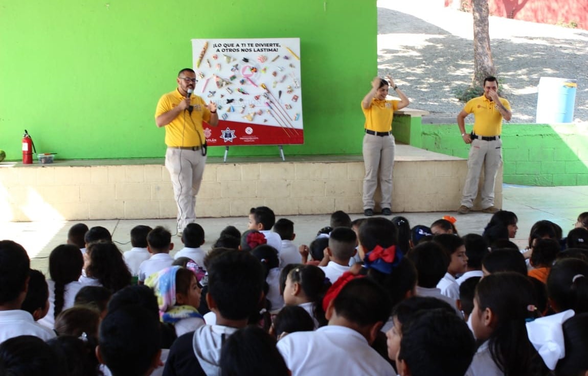 Campaña preventiva “Mejor sin Pirotecnia” en escuela primaria de Mazatlán