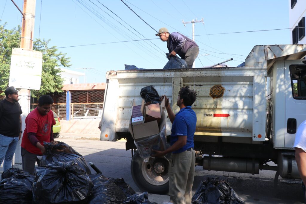 Campaña para combatir el dengue en Mazatlán.