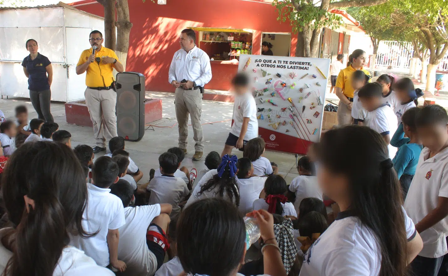 Clase sobre el riesgo y consecuencia sobre el uso de la pirotecnia a estudiantes de Mazatlán