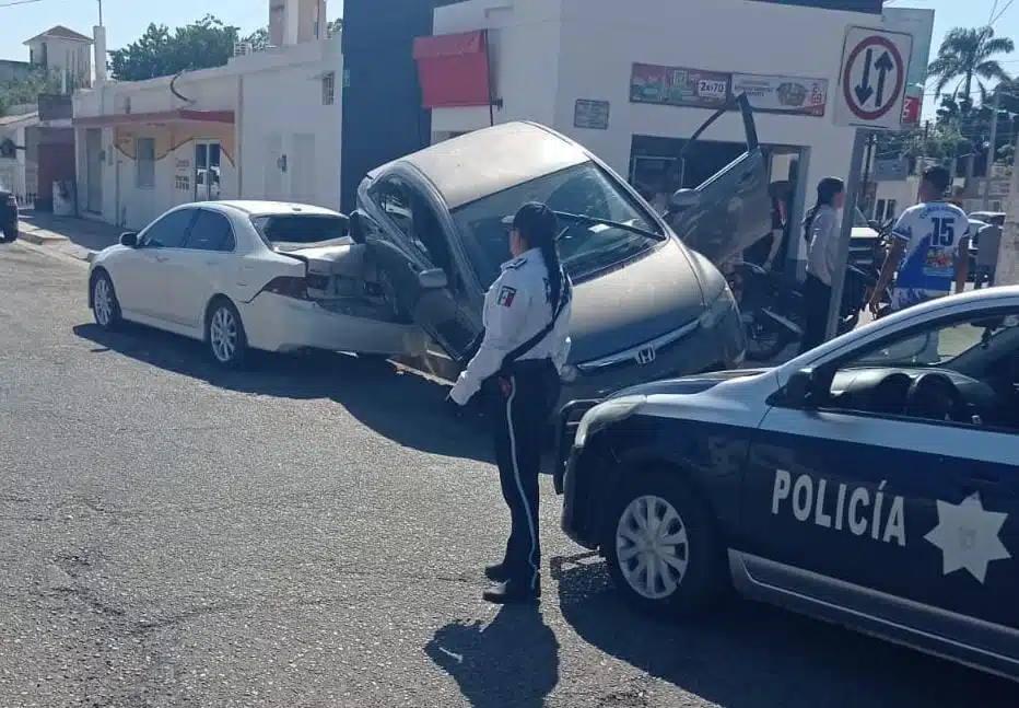 Agente de la Policía Municipal en el lugar de los hechos.