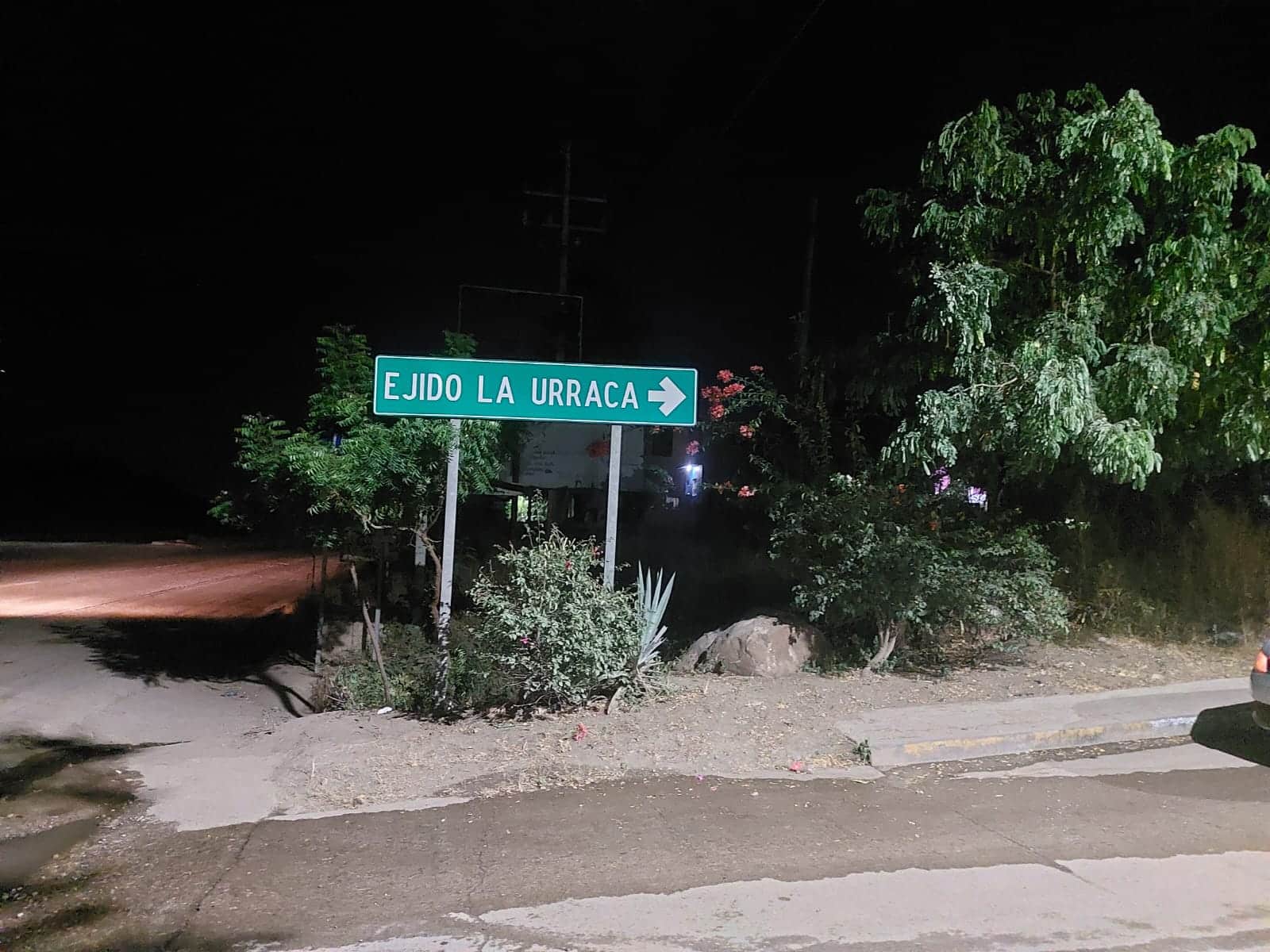 Letrero del camino hacia el ejido La Urraca