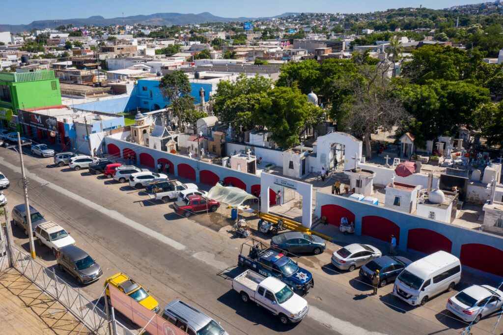 Con un operativo de seguridad se mantuvo el orden en panteones de Culiacán