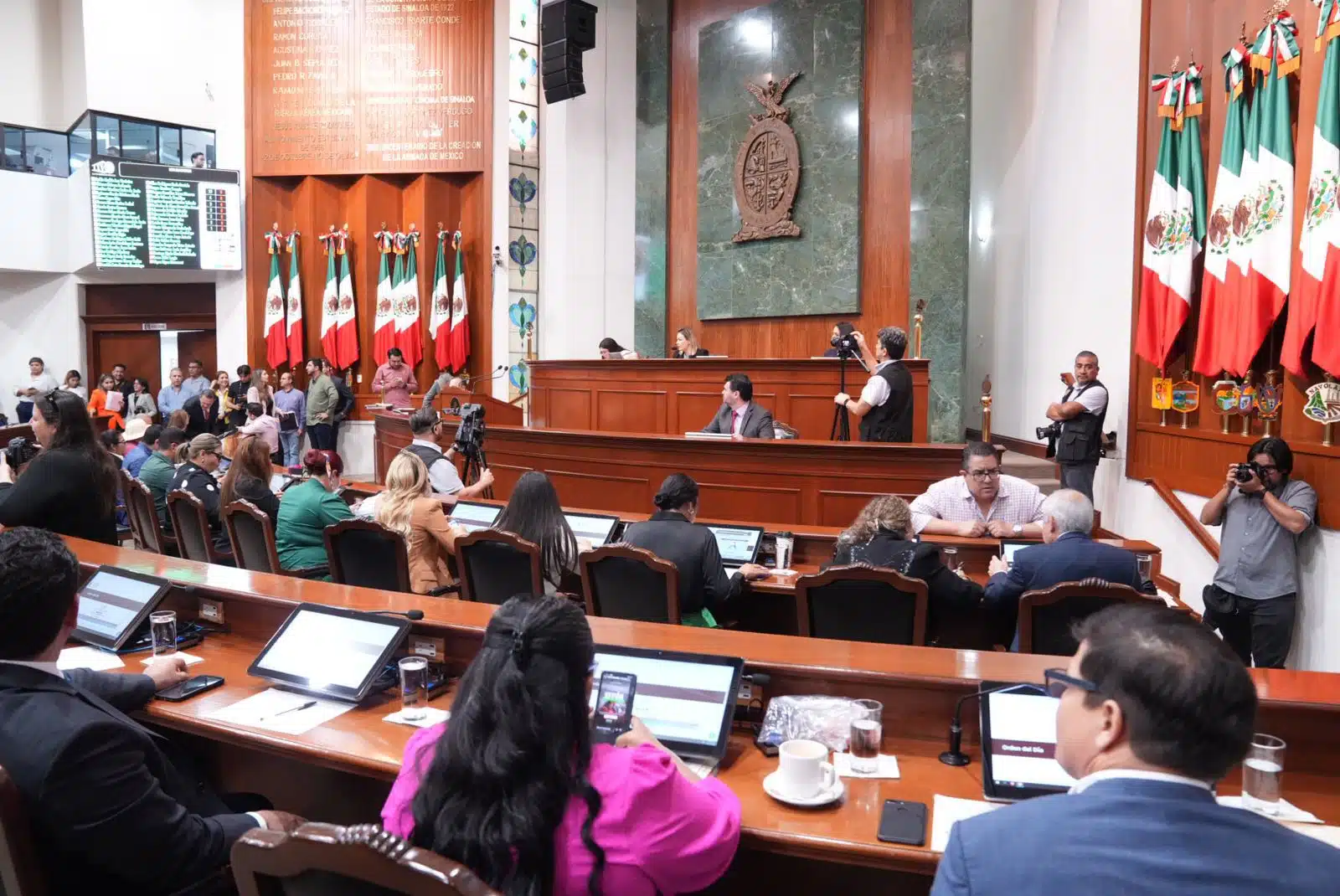 Diputados en el Congreso de Sinaloa.