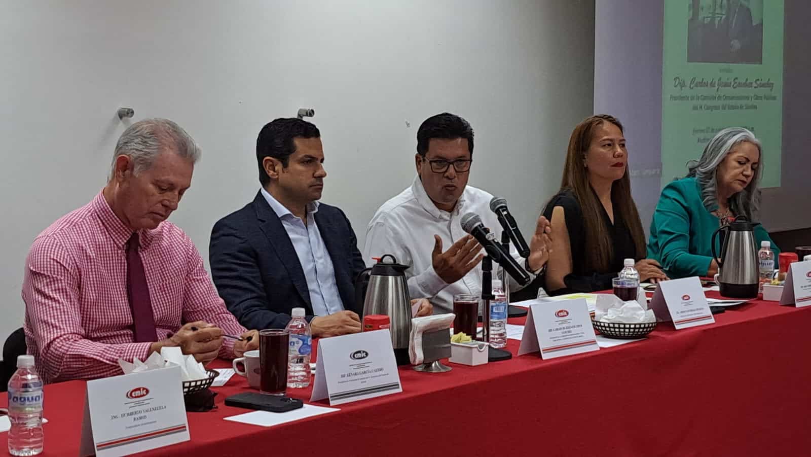 Constructores de Culiacán se reúnen con diputados para pedir reformar la Ley de Obras Públicas
